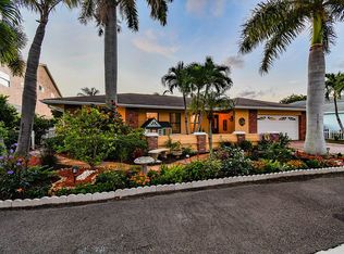 17549 2nd St E, Redington Shores, FL 33708