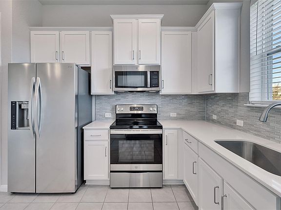 5th image of 1015 Vista View Dr #502