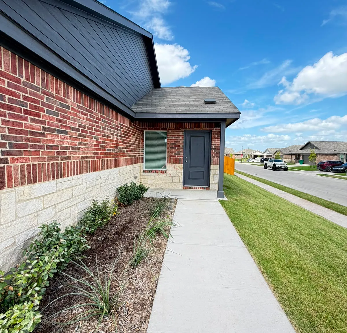 3 bed, 1461 sqft, $2,100 — Photo 1