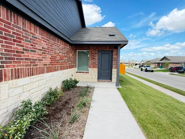 1702 Crossbill St, Forney, TX 75126