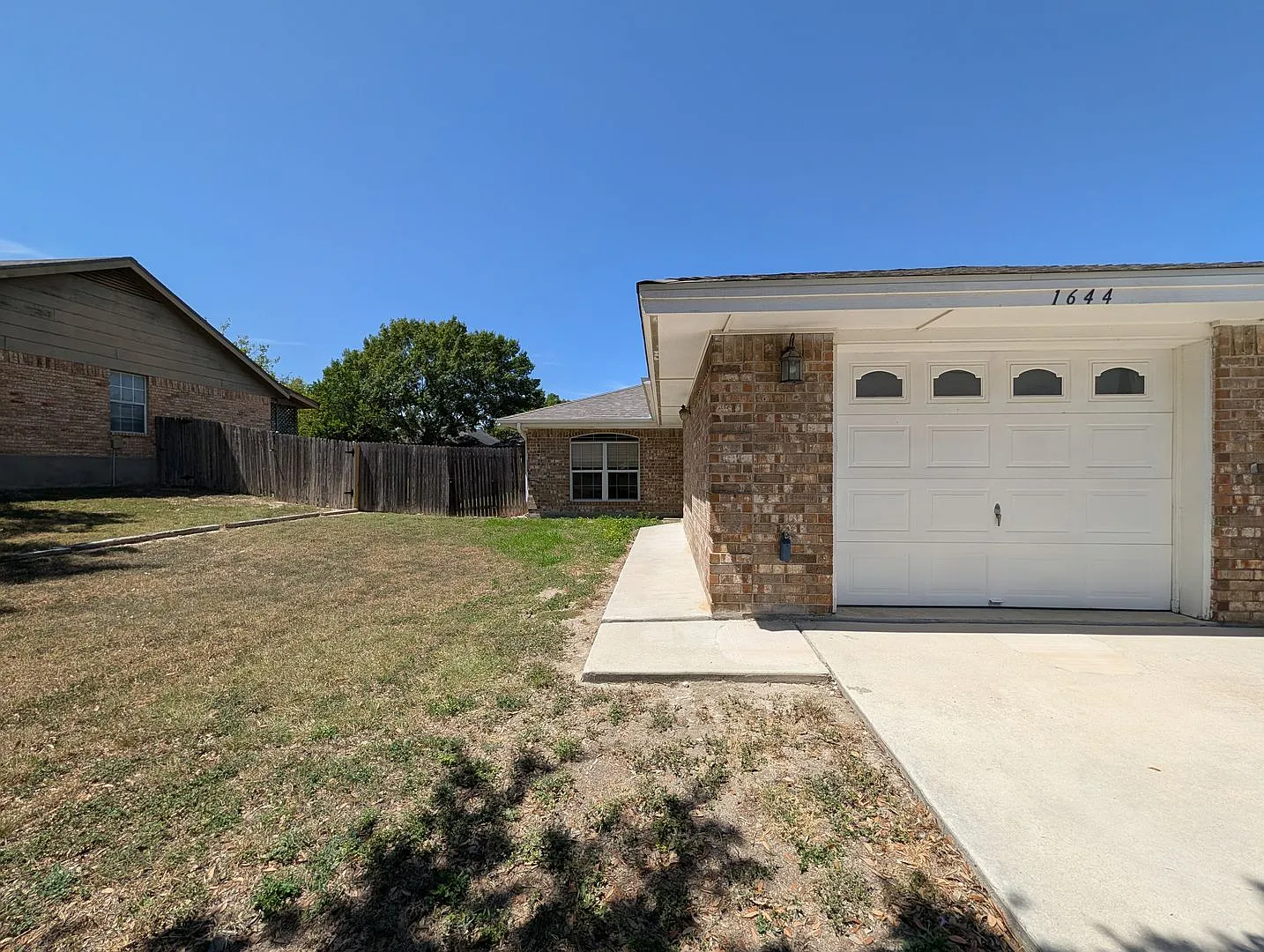 *2 weeks free rent* 3/2/1 Duplex / Walk to Kraft Park & The Countyline- Memorial Trail / Fridge I... — Photo 2