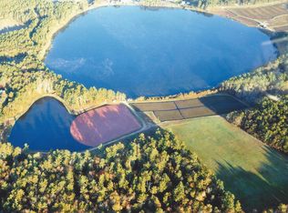 99 Perrys Ln, Rochester, MA 02770