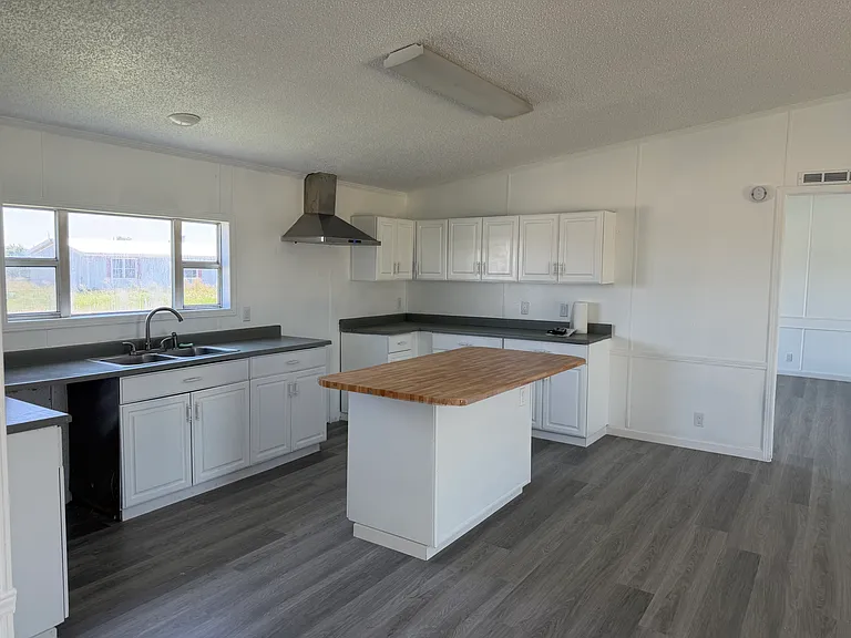 3957 FM 2331 — Photo 10