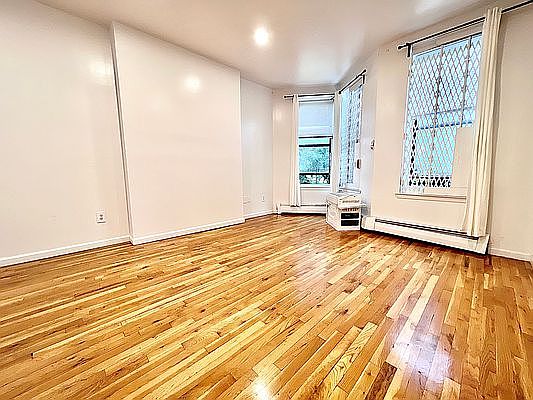 3rd image of 417 Chauncey St APT 2B