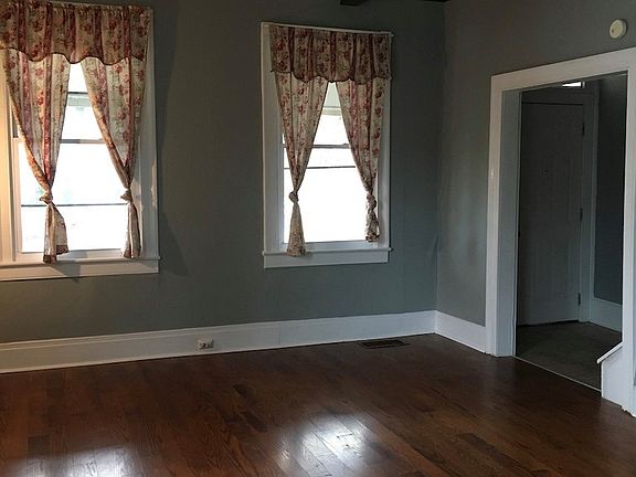 4th image of 419 E Lincoln Way
