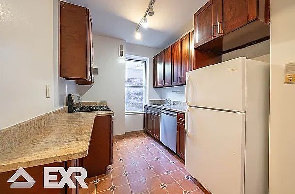 1st image of 215 W 116th St #1G