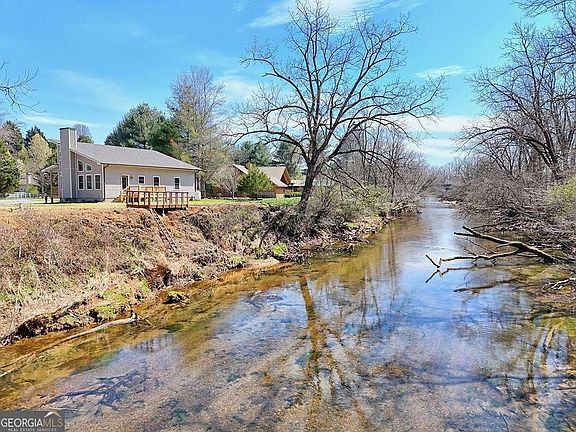 3rd image of 195 Rivers Edge Dr