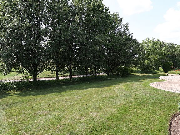 3rd image of 728 Holland Ln