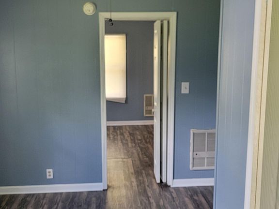 5th image of 1712 Carter Ave