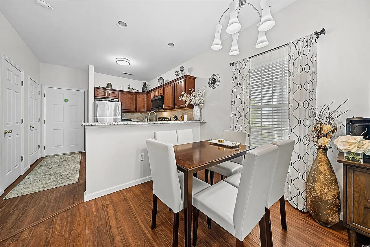 2 bed, 920 sqft, $1,595 — Photo 3