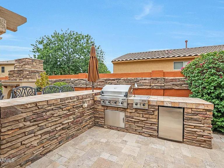 15941 W Mauna Loa Ln — Photo 23