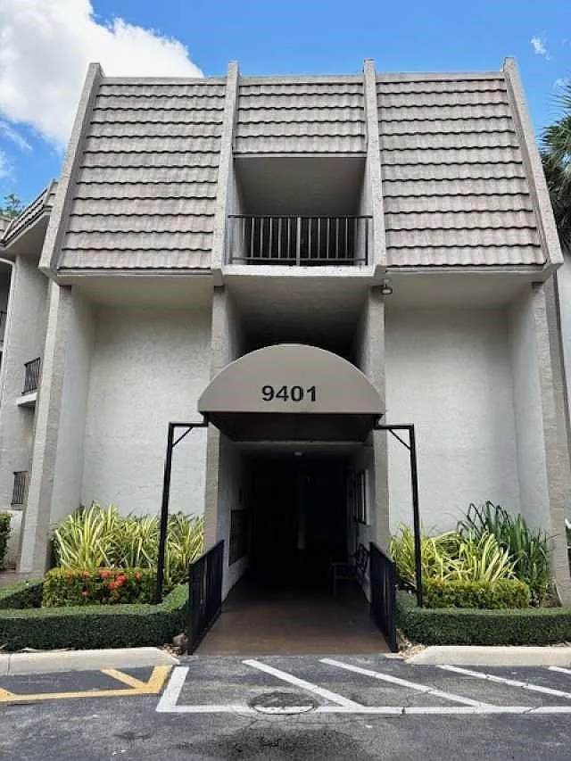 2 bed, 2.0 bath, 950 sqft, $1,850 — Photo 2