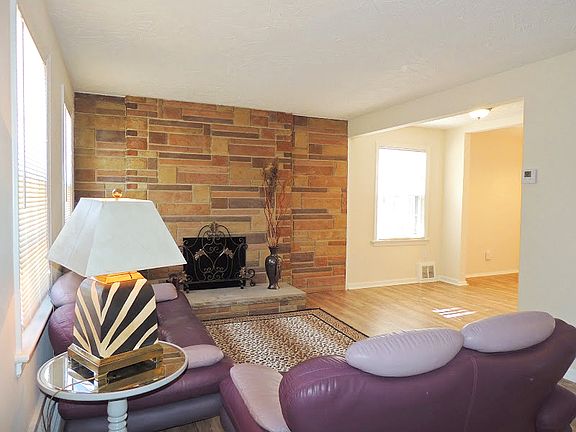 3rd image of 15800 Scottsdale Blvd