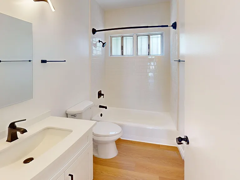 The Claire Manor Apts — Photo 19