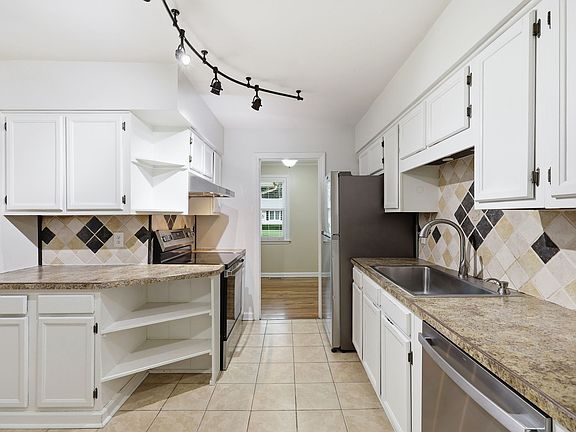 2nd image of 1407 Midgett Dr