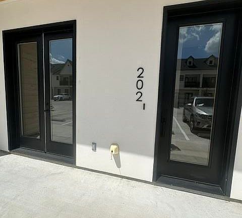 2nd image of 1510 Kaliste Saloom Rd #202