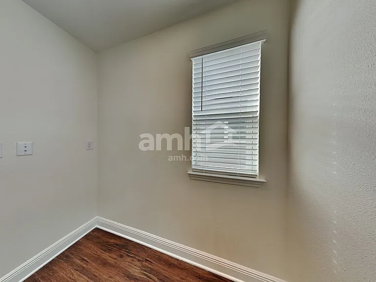 27273 Saint Andrews Ave — Photo 7