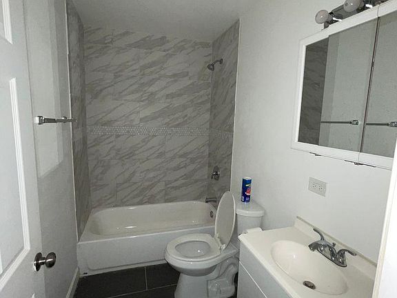 4th image of 2411 S Hoyne Ave #101