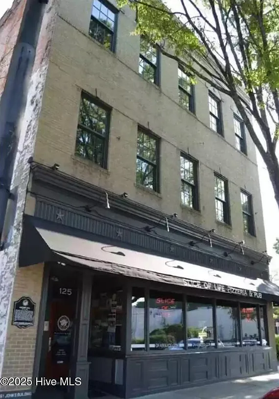 1 bed, 1.0 bath, $2,600 — Photo 2