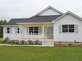 16 Johnson St, Onancock, VA 23417