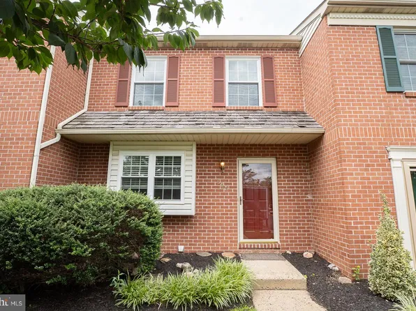 403 Village Green Dr, Gilbertsville, PA 19525