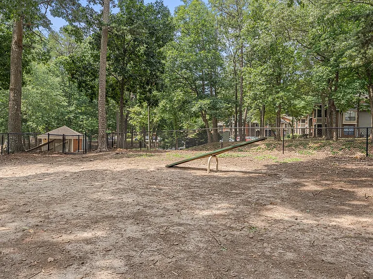 The Retreat at Lake Johnson Apartments — Photo 4