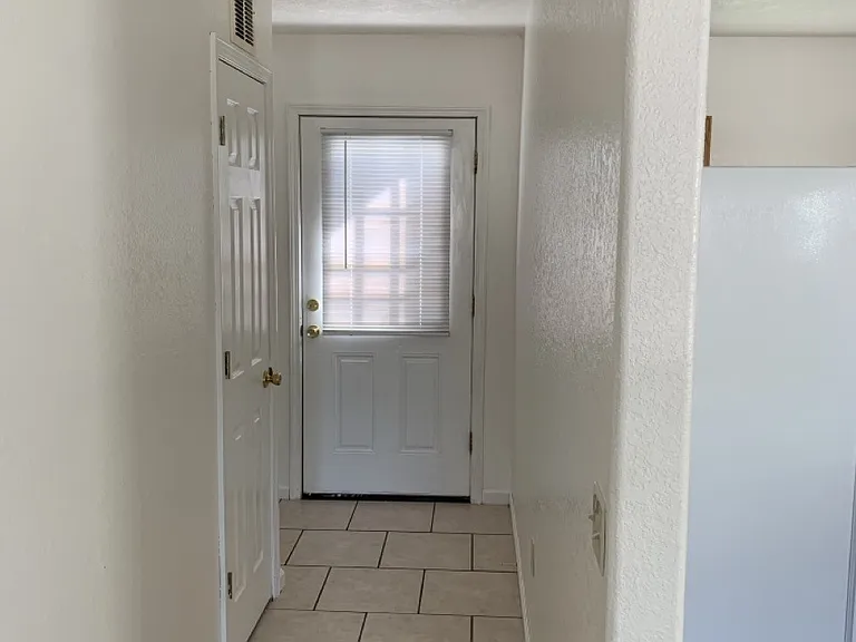 515 W 5th Ave — Photo 9