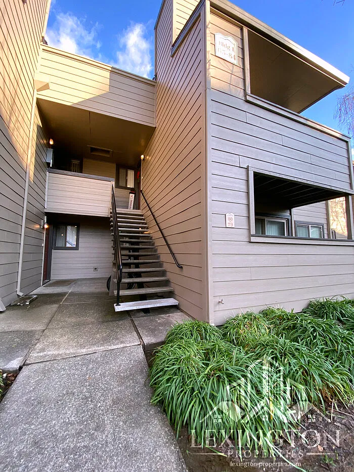 2 bed, 1.5 bath, 825 sqft, $1,725 — Photo 2