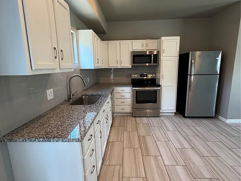 402 E Hemlock St — Photo 15