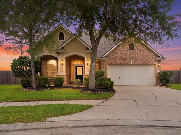 201 Bailey Brook Ln, Dickinson, TX 77539