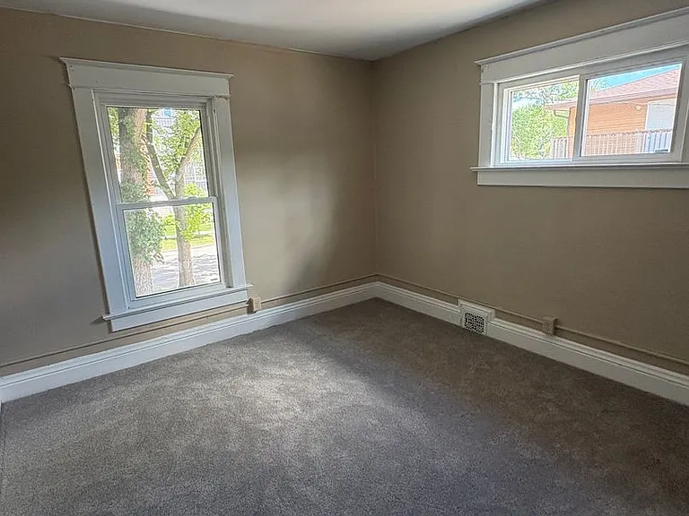 1114 N University Dr — Photo 12