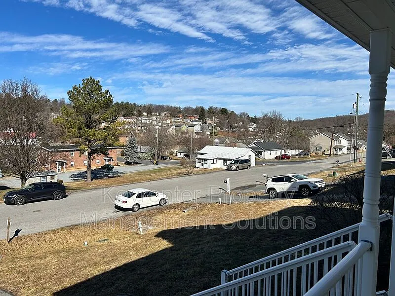 3 bed, 2.0 bath, 1224 sqft, $1,865 — Photo 3