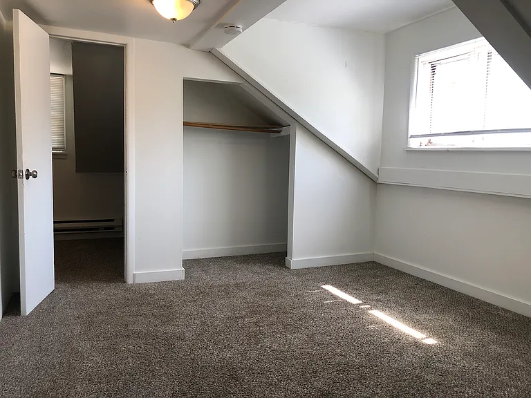 610 NE Gray Ln — Photo 11