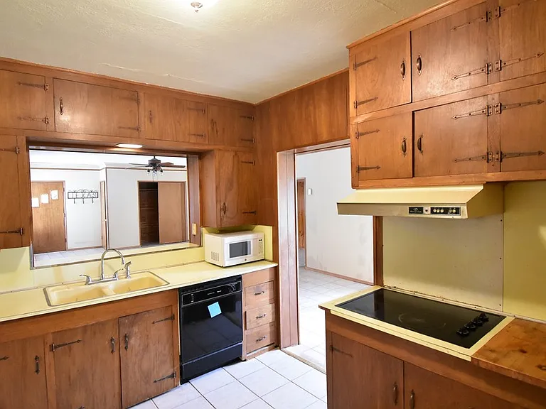 207 E Stockton Ave — Photo 8