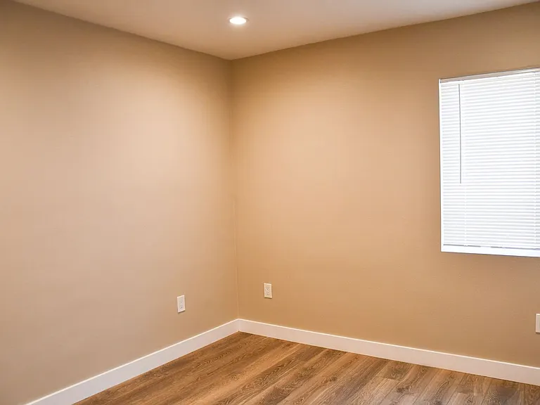 874 N Orange St — Photo 34