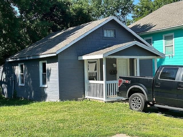2nd image of 8909 E Thompson Ave