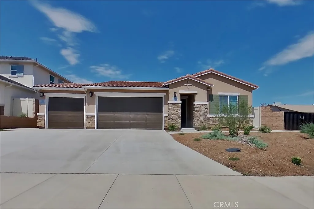 3 bed, 1429 sqft, $4,679 — Photo 1