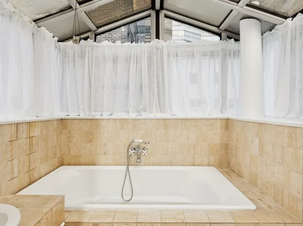 131 East 39th Street image 7 of 12