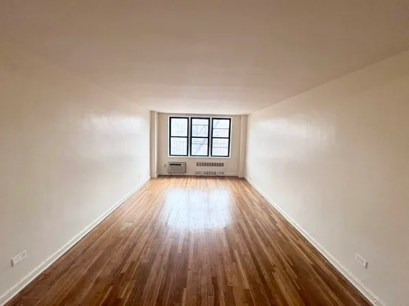 2355 East 12th Street 4V image 2 of 4