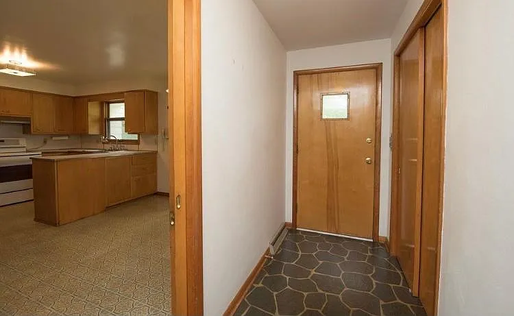 918 Princess Dr — Photo 2