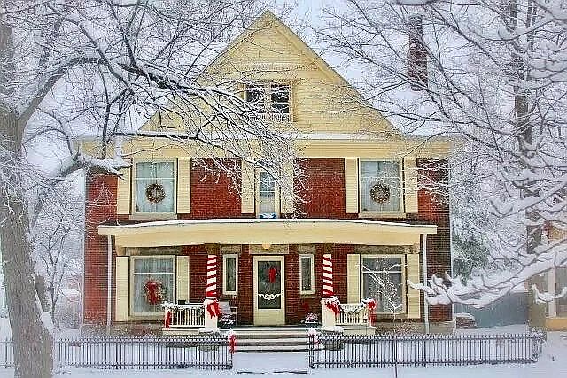 1st image of 704 E Washington St