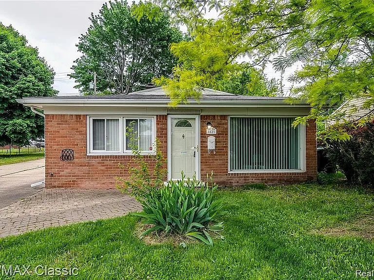 8821 Rackham St — Photo 1