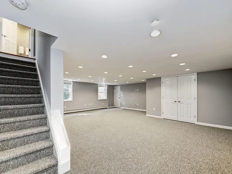 204 Deerfield Ln — Photo 20