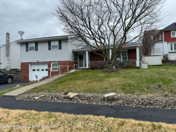11 High St, Carbondale, PA 18407