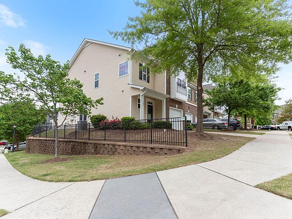 3rd image of 703 Silver Stream Ln