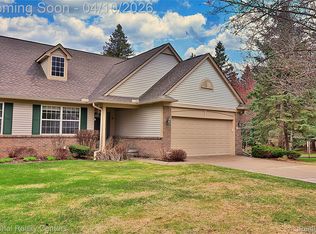 110 Four Seasons Dr, Lake Orion, MI
