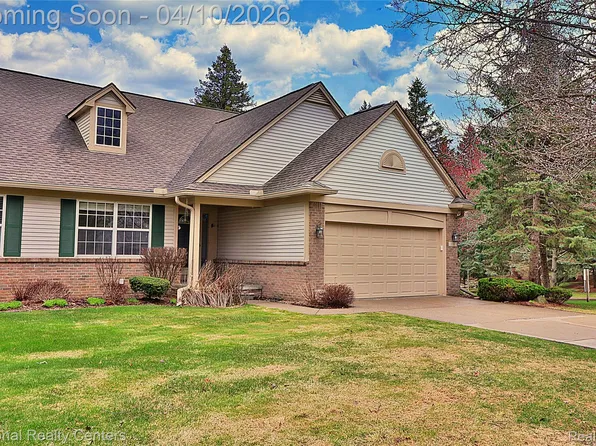 110 Four Seasons Dr, Lake Orion, MI 48360