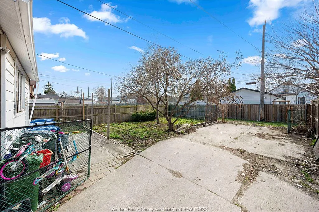 3 bed, $1,400 — Photo 4
