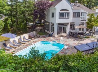 8 Old Farm Rd, Oakhurst, NJ 07755