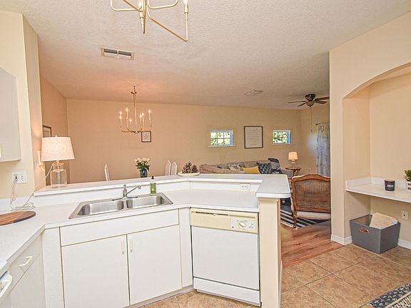 5th image of 615 Fairway Dr APT 302